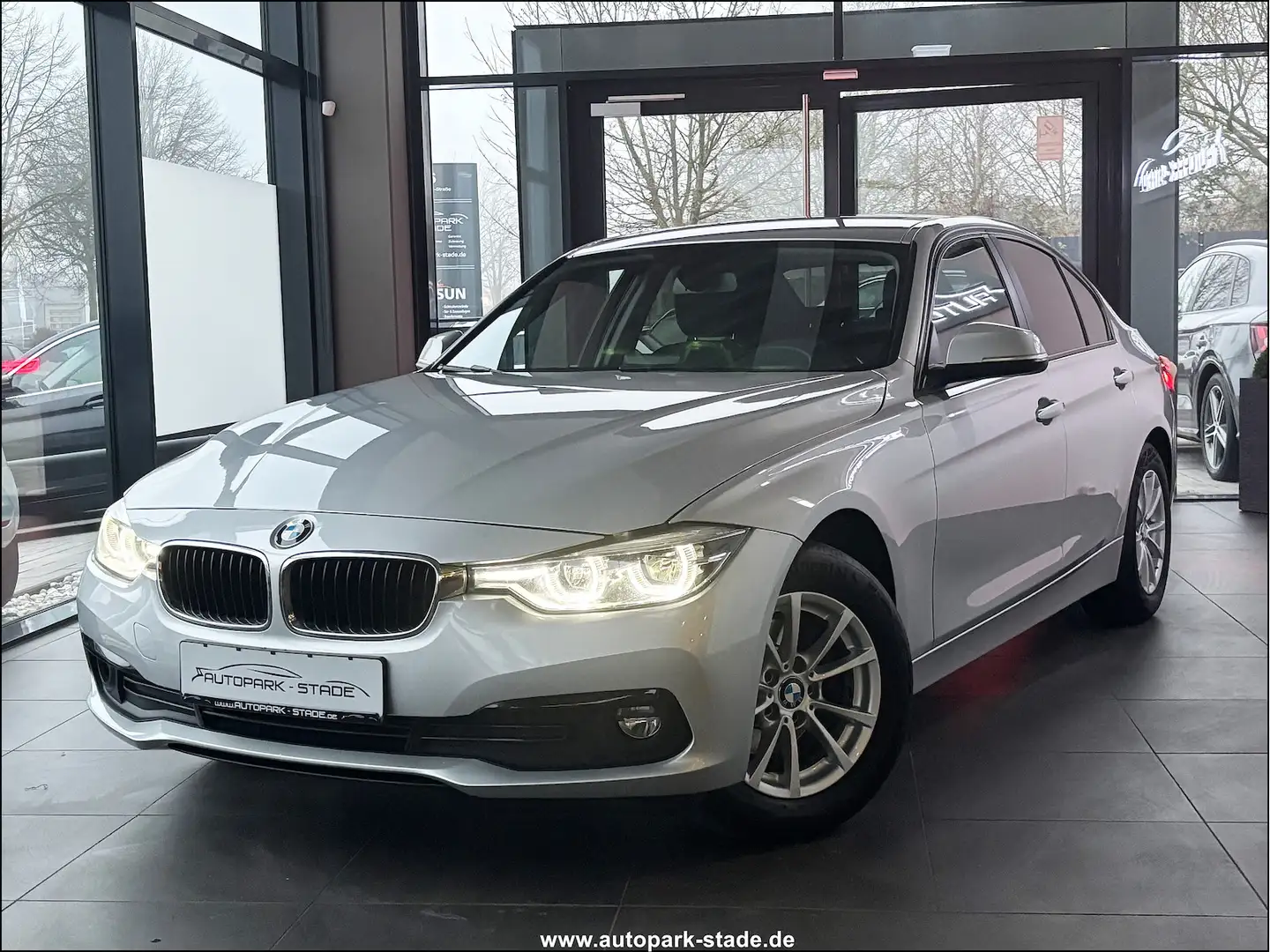 BMW 316 316d F30 Facelift LED Navi Tempo BT 6-Gang PDC Срібний - 2