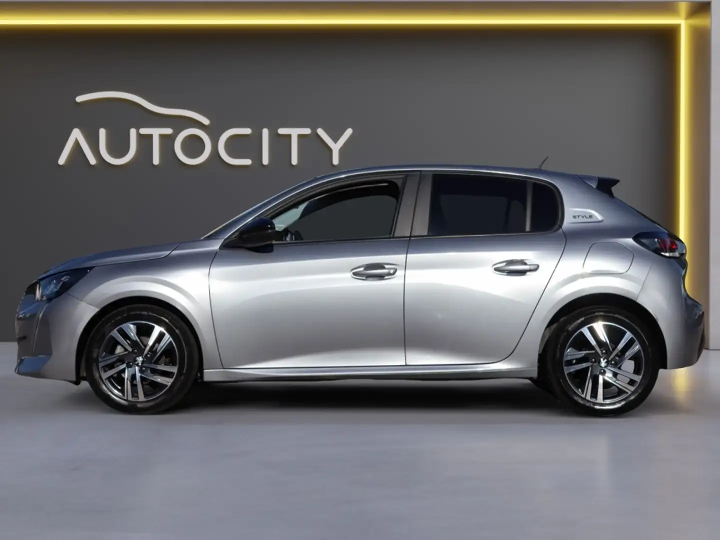 Peugeot 208 1.2 PT 75 Style Carplay l PDC l Cruise Argent - 2