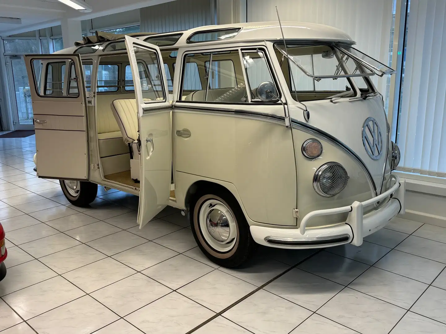 Volkswagen T1 SAMBA Bus / 23 Fenster Ausf. Bej - 1