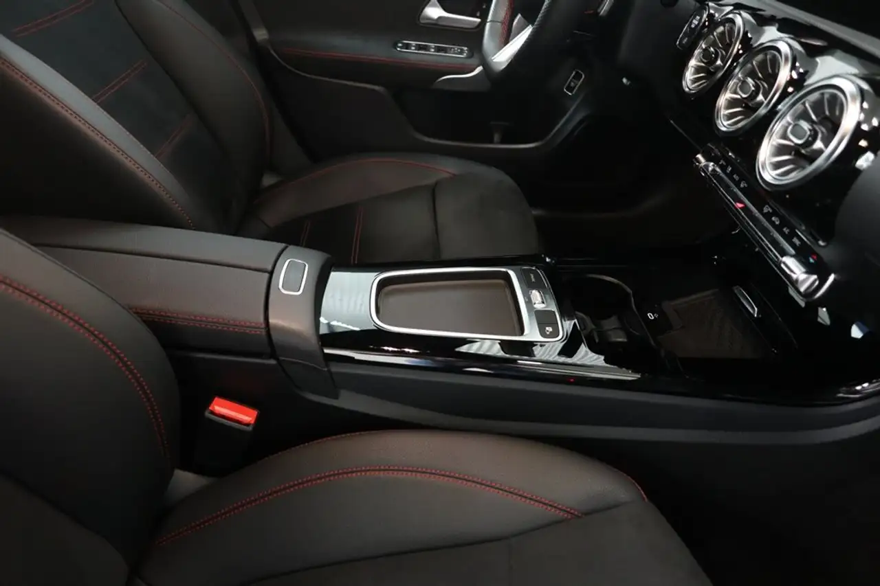 Mercedes-Benz CLA AMG Pack Night Pack Trekhaak Navi MBUX 360 Camera Dodehoek, миниатюра 16
