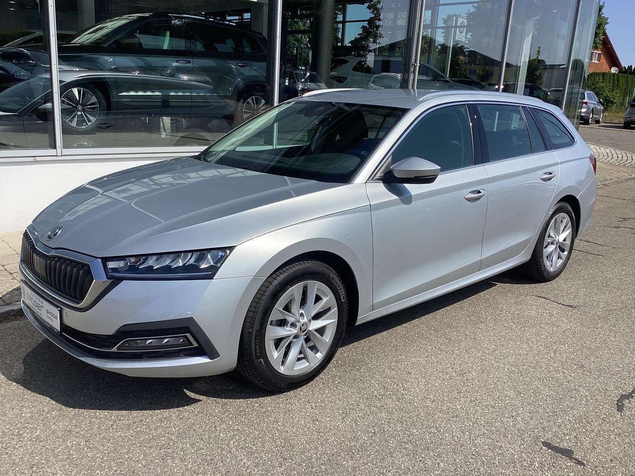 Skoda Octavia 2023 — Combi 2.0 TDI DSG Style/SHZ/HuD/ACC/Navi