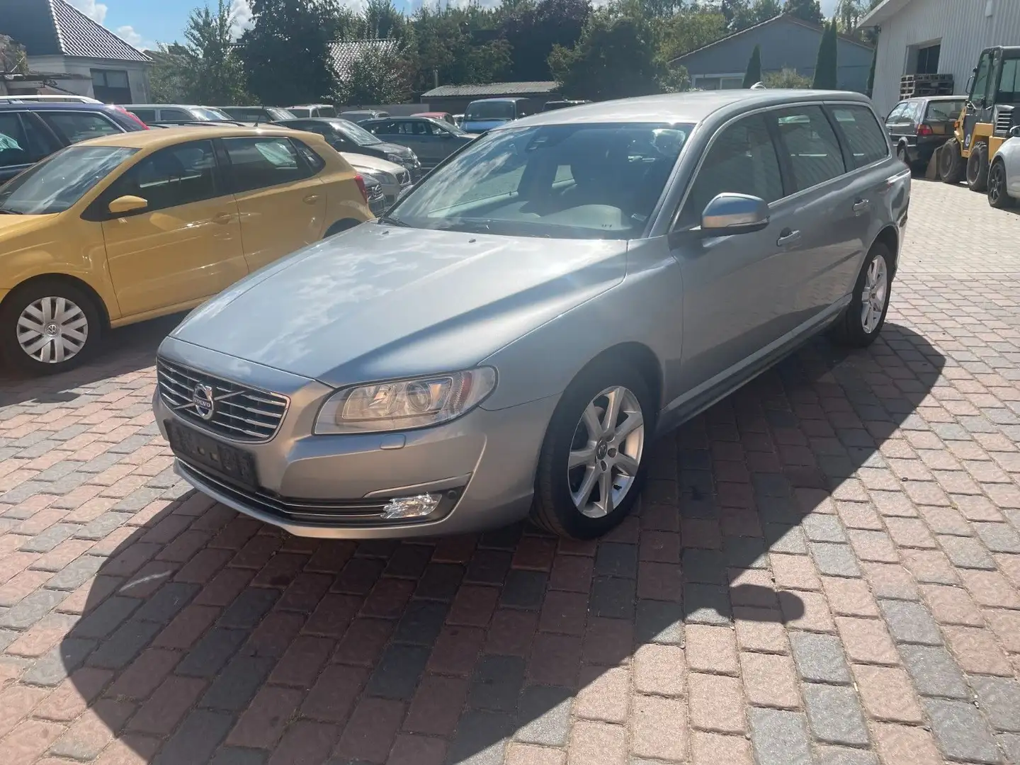 Volvo V70 D3 Kombi Momentum NAVI, PDC, Leder Argent - 1