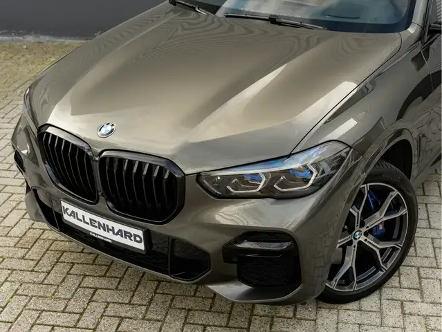 BMW X5 view 9