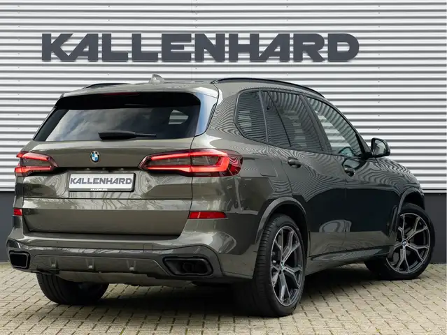 BMW X5 view 2
