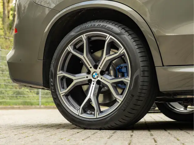 BMW X5 view 16