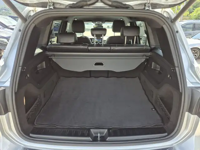 Mercedes-Benz GLB view 12