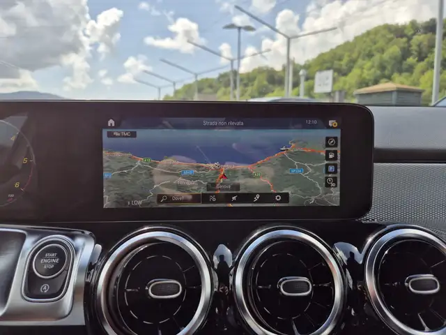 Mercedes-Benz GLB view 11