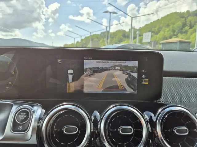 Mercedes-Benz GLB view 15