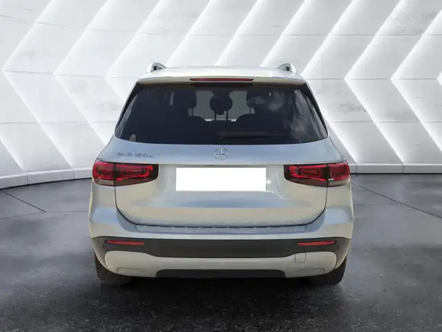 Mercedes-Benz GLB view 3