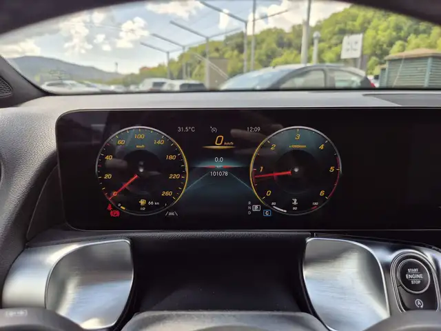 Mercedes-Benz GLB view 14