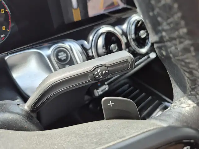 Mercedes-Benz GLB view 10