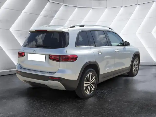 Mercedes-Benz GLB view 4