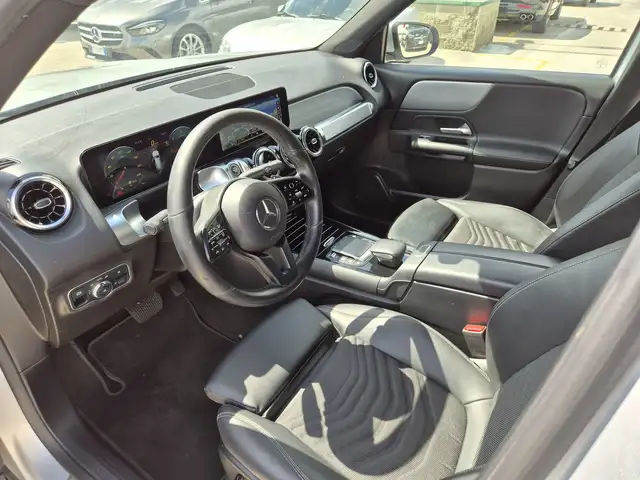 Mercedes-Benz GLB view 6