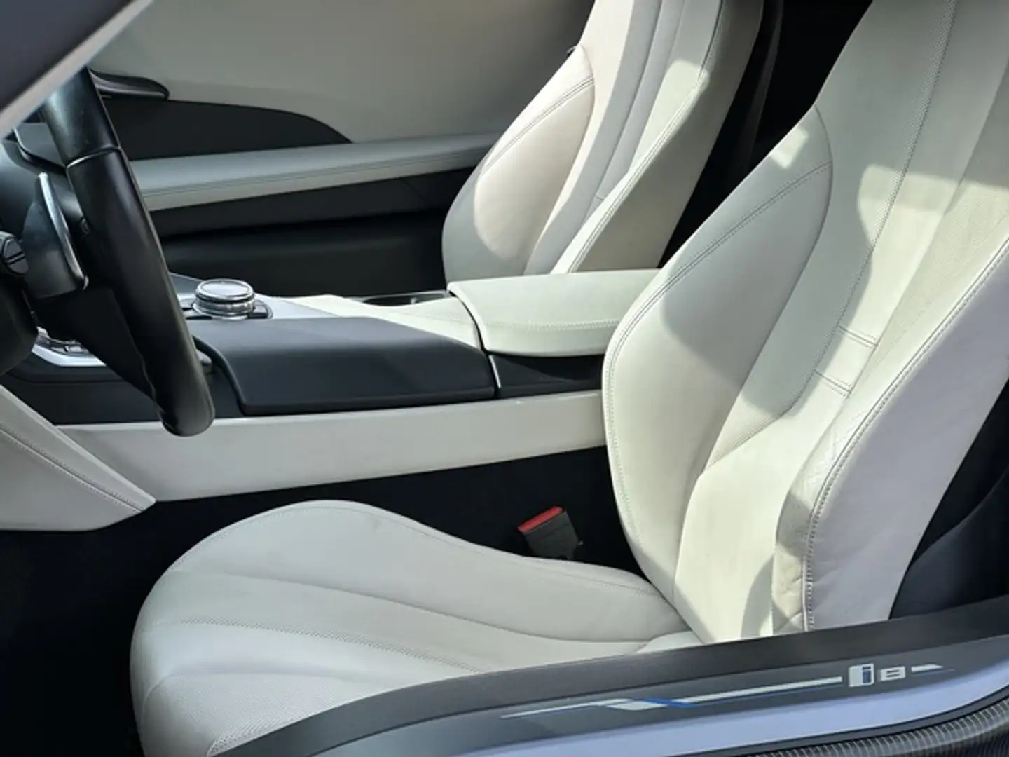 BMW i8 Coupe Pure Impulse *HEAD-UP*20 W-SPEICHEN*KAMERA* Grau - 1