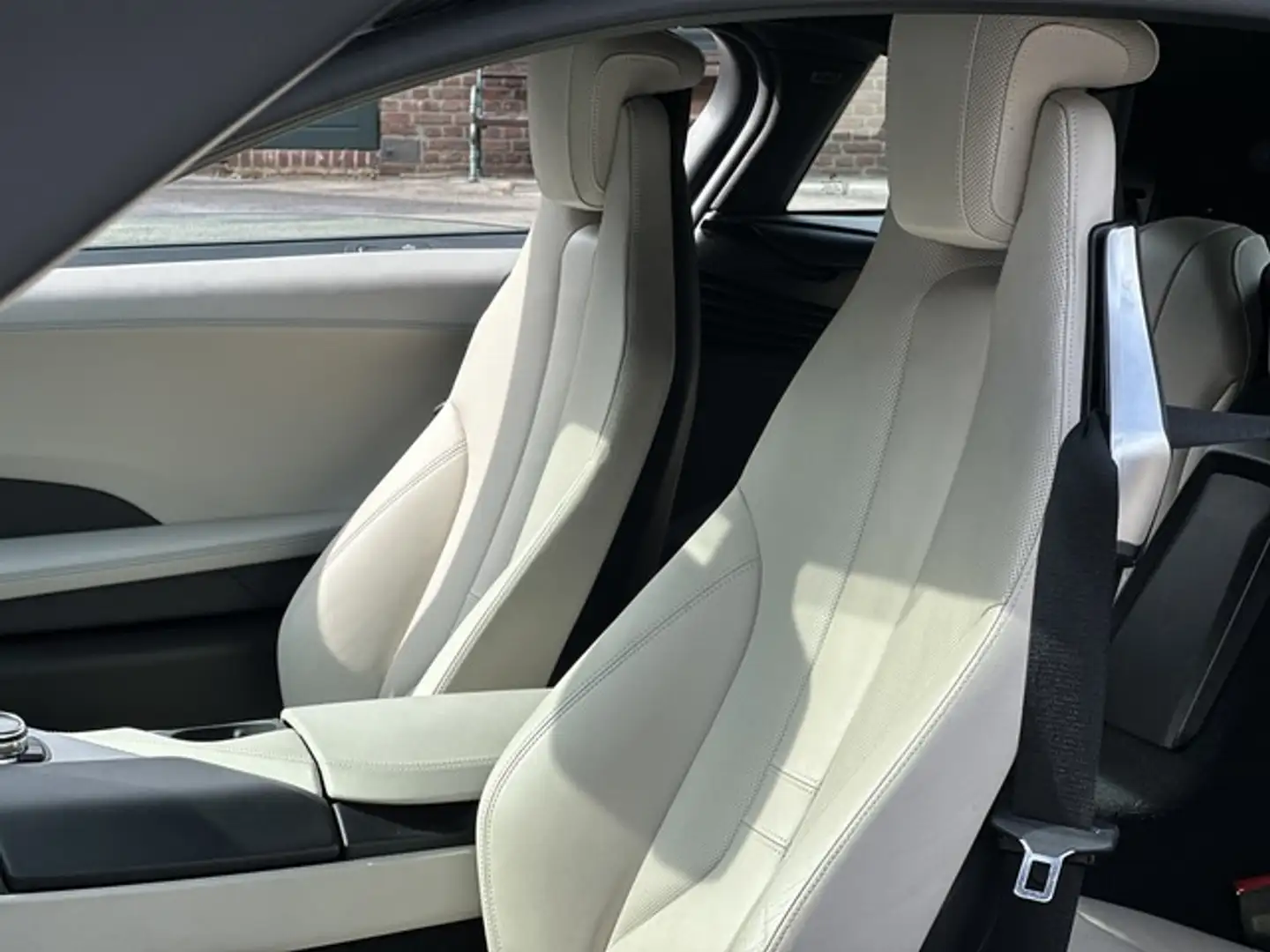 BMW i8 Coupe Pure Impulse *HEAD-UP*20 W-SPEICHEN*KAMERA* Grijs - 1