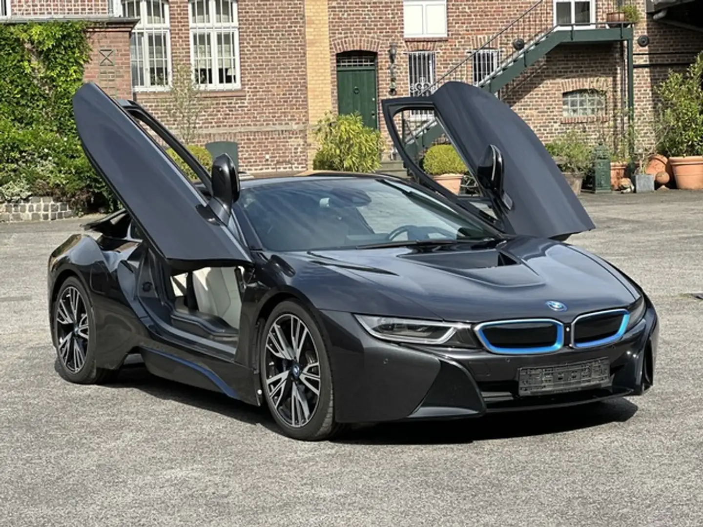 BMW i8 Coupe Pure Impulse *HEAD-UP*20 W-SPEICHEN*KAMERA* Grau - 1