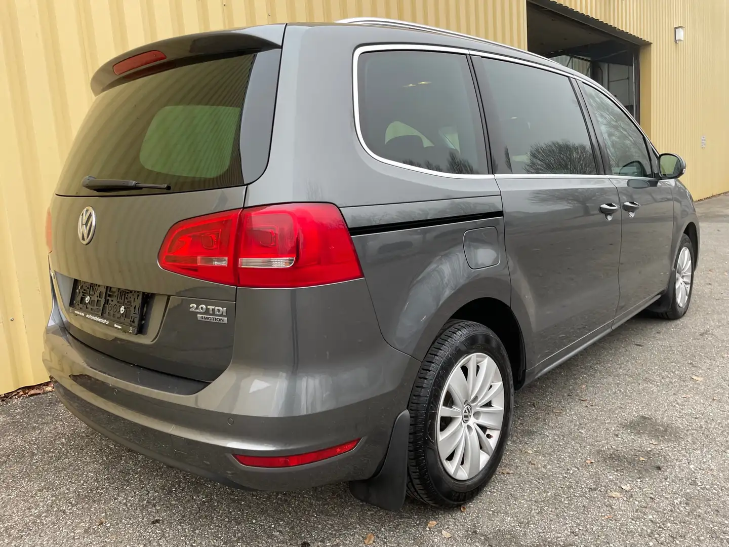 Volkswagen Sharan 2,0 TDI DPF 4Motion Karat Grau - 2