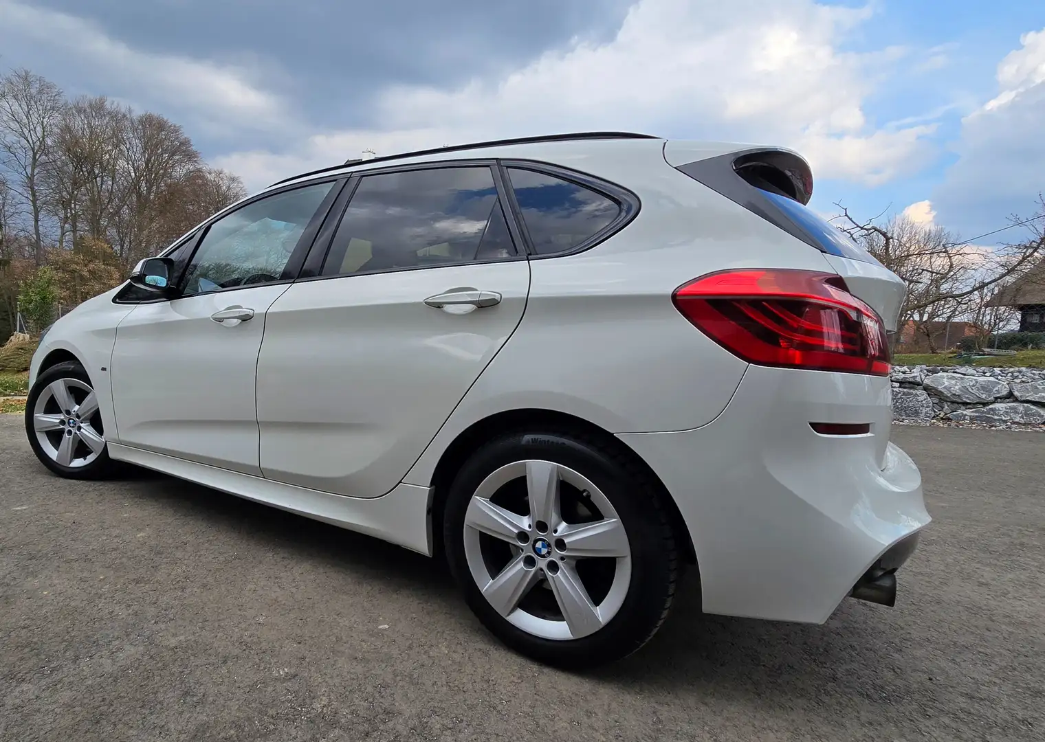 BMW 218 218i M Sport Active Tourer Pickerl NEU! AHK NAVI R-CAM SITZHZG Pickerl NEU Weiß - 2