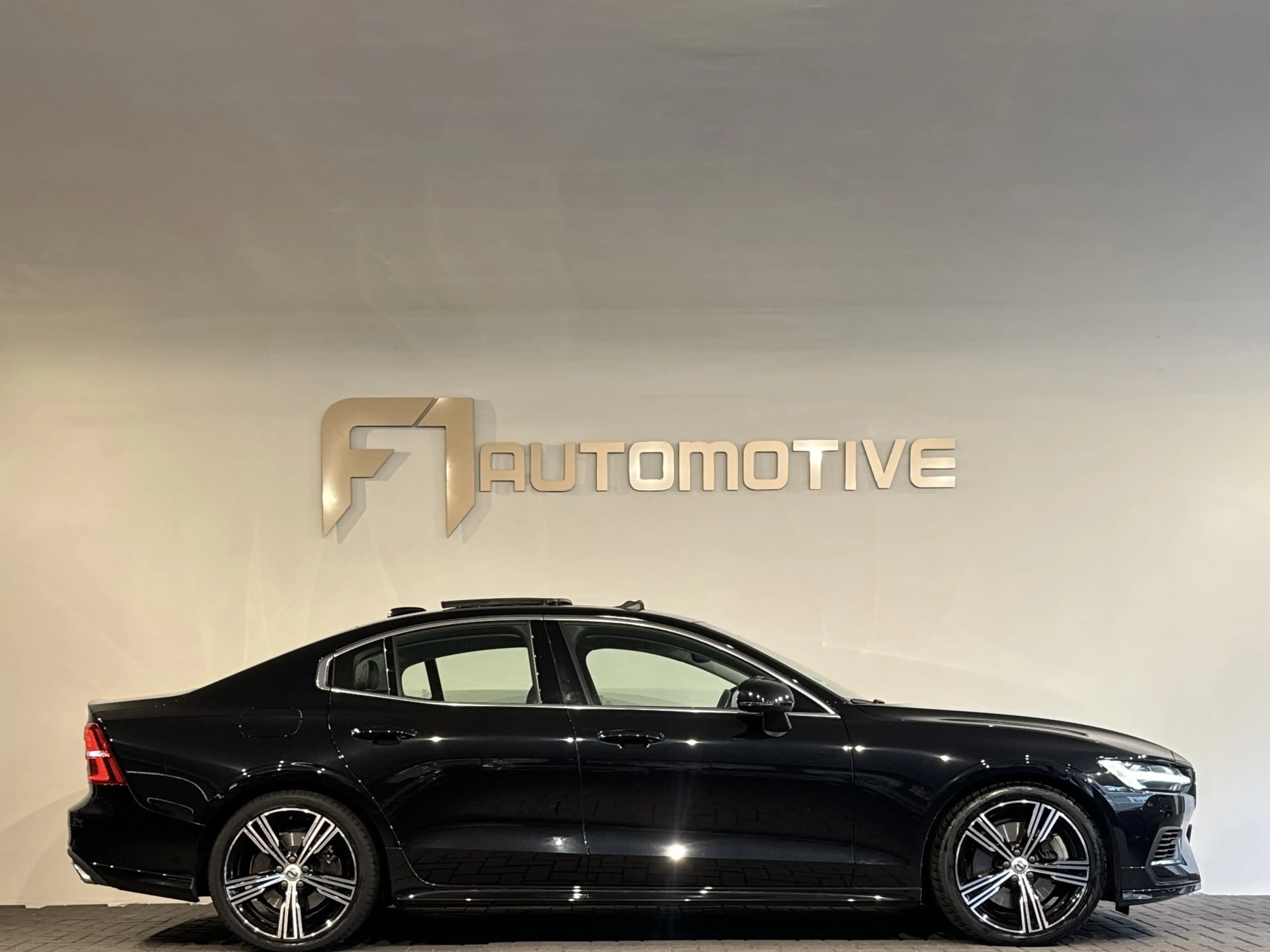 Volvo S60 2.0 Recharge T8 AWD Inscription Pano|Memory|Bowers — photo 9