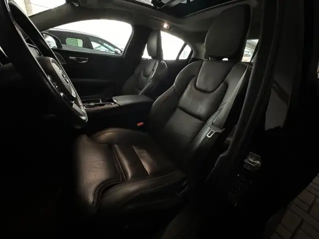 Volvo S60 view 10