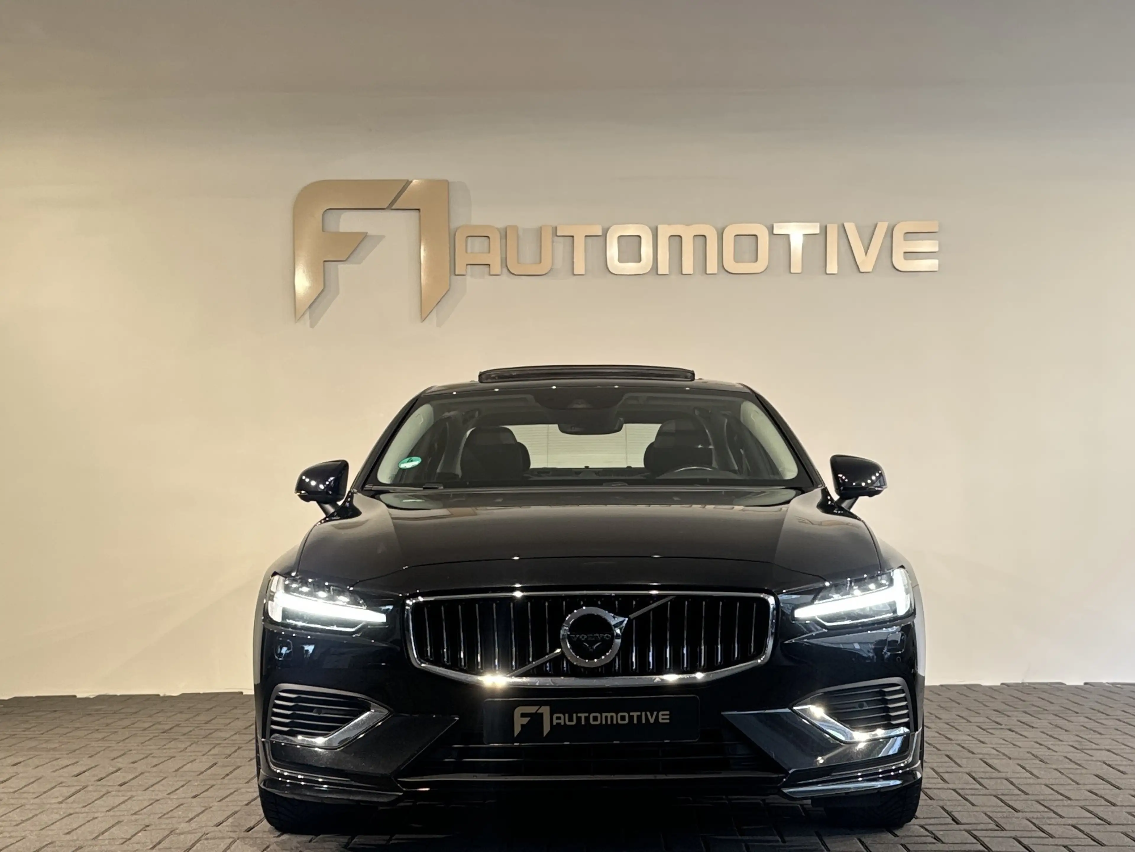 Volvo S60 2.0 Recharge T8 AWD Inscription Pano|Memory|Bowers — photo 3