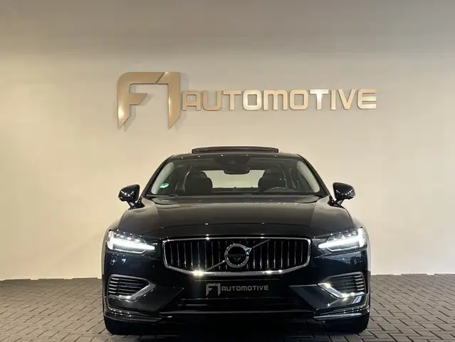 Volvo S60 view 3