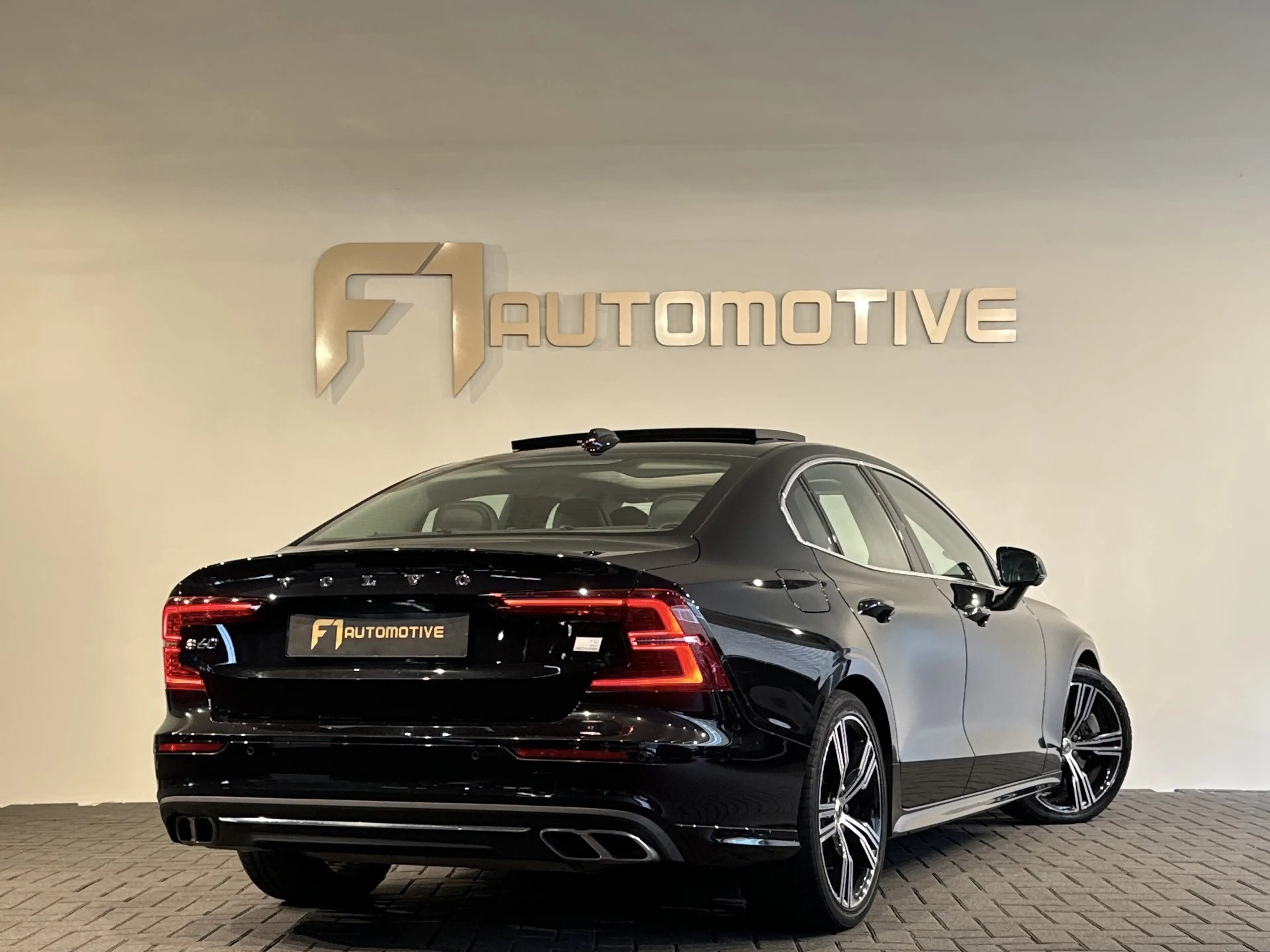 Volvo S60 2.0 Recharge T8 AWD Inscription Pano|Memory|Bowers — photo 5