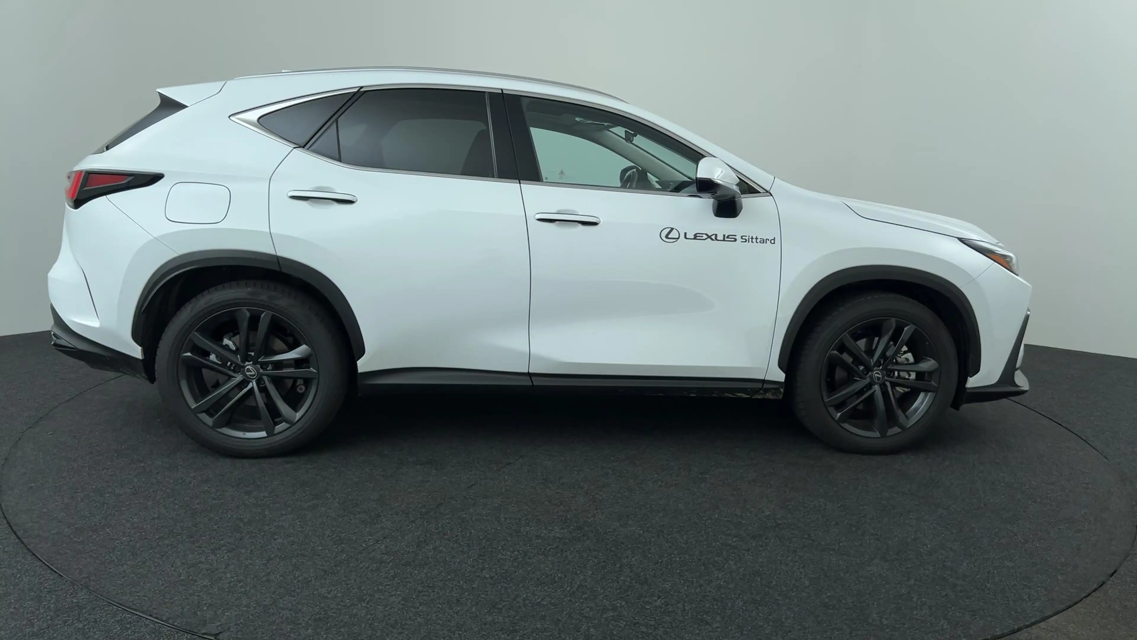 Lexus NX 450h+ AWD 35th Edition, Explorer Pack (trekhaak)! — photo 6
