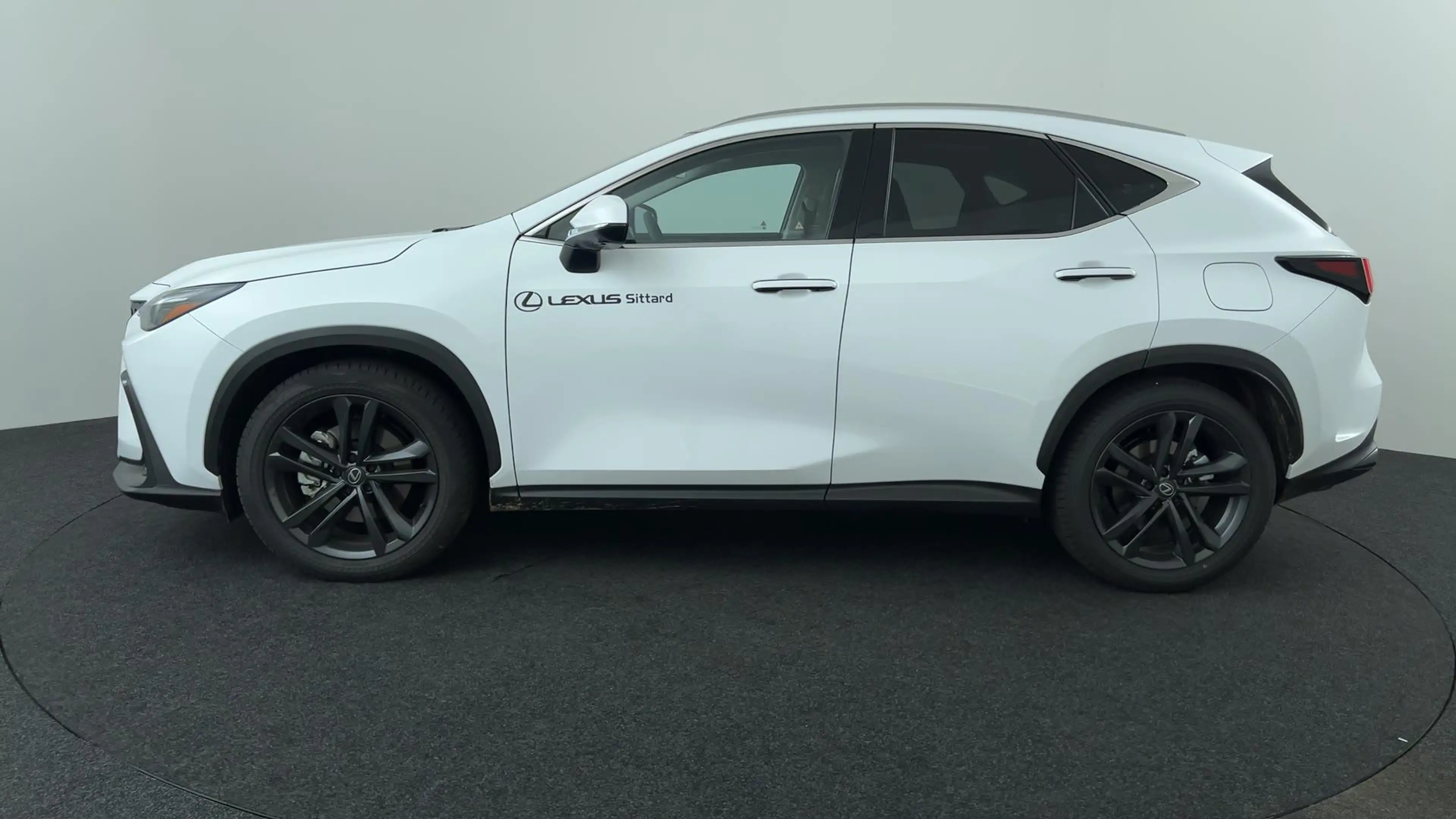 Lexus NX 450h+ AWD 35th Edition, Explorer Pack (trekhaak)! — photo 2