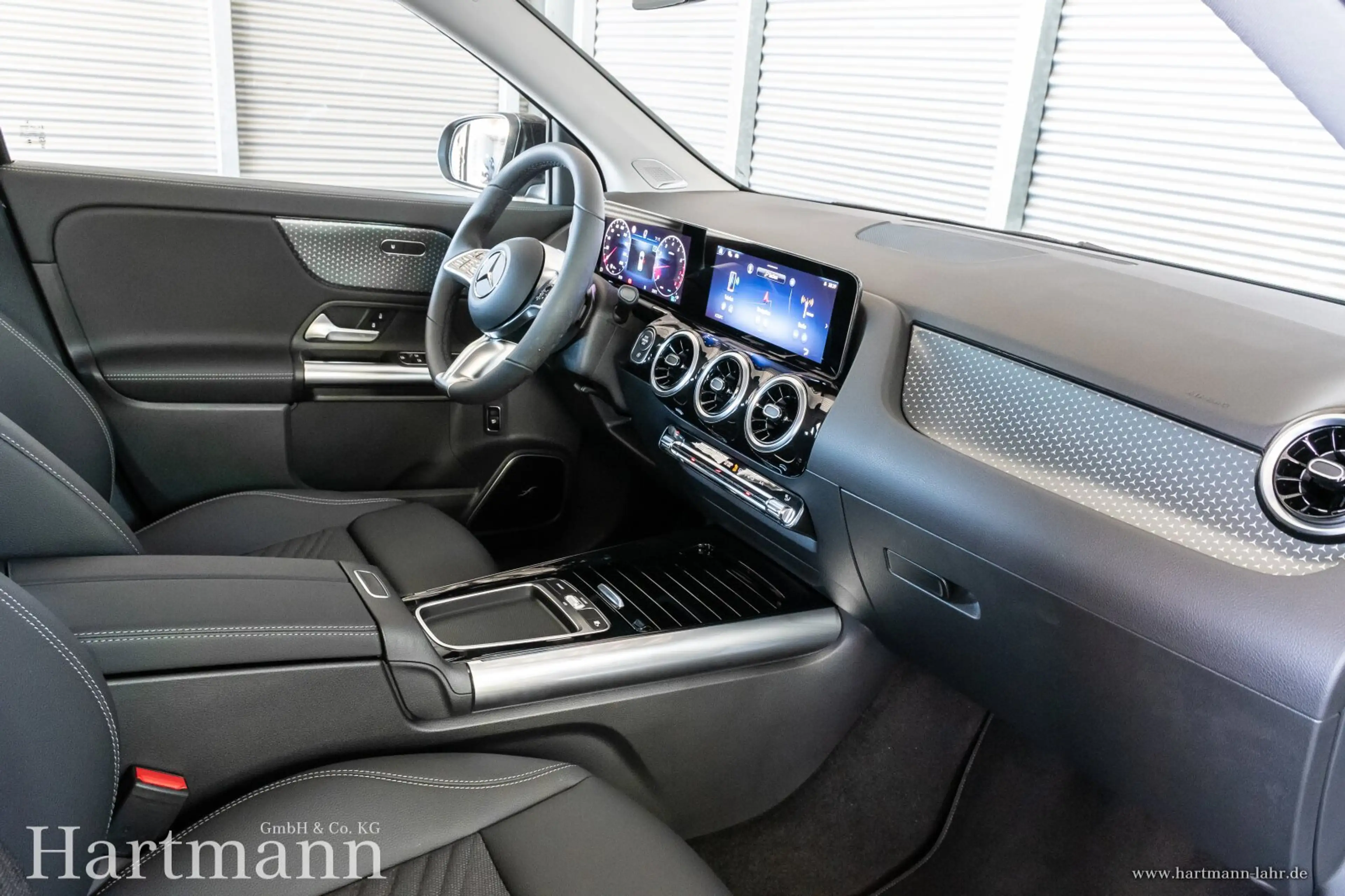 Mercedes-Benz GLA 220 GLA 220 4MATIC Progressive Advanced Burmester LED — photo 7
