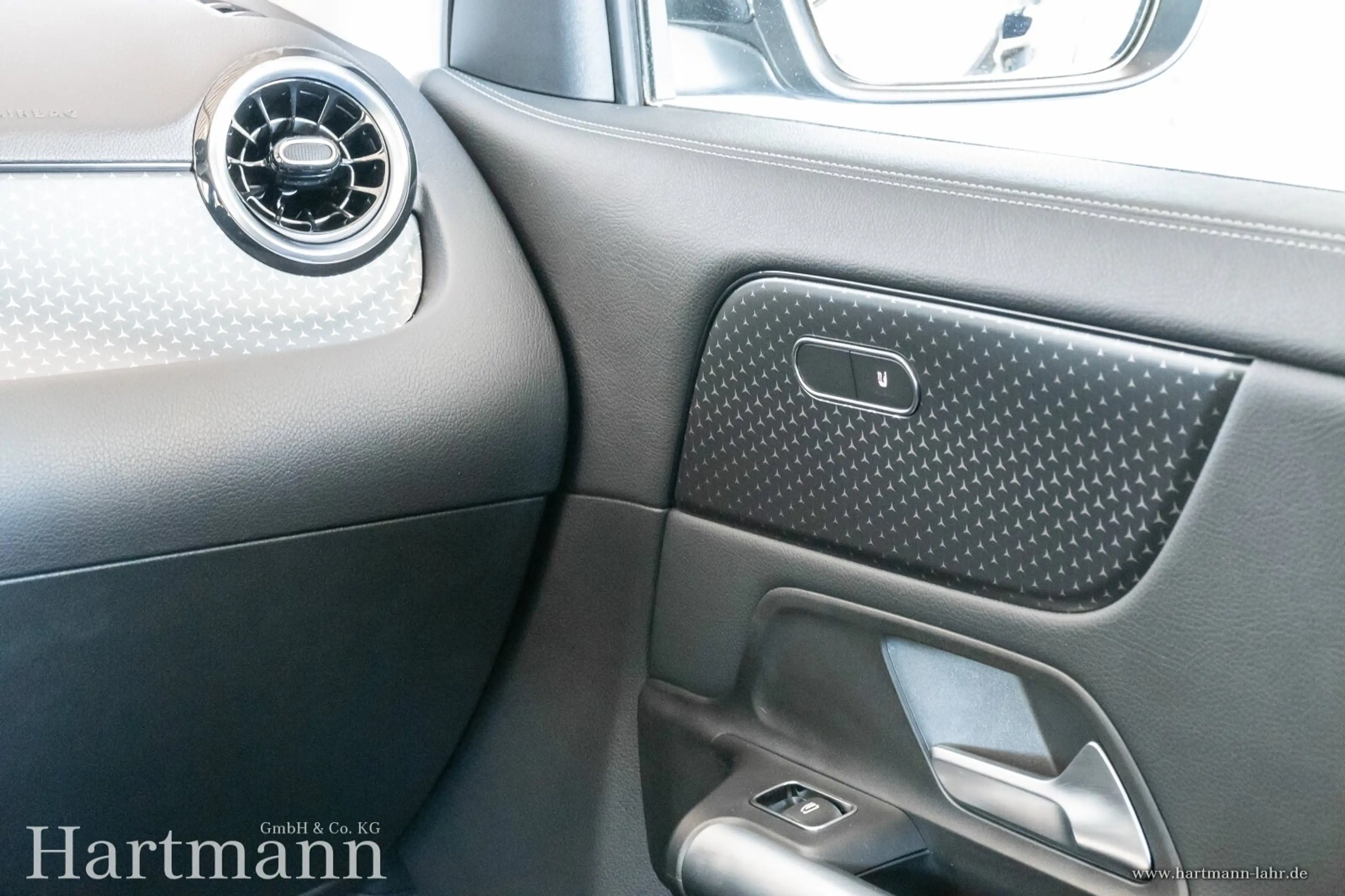 Mercedes-Benz GLA 220 GLA 220 4MATIC Progressive Advanced Burmester LED — photo 10
