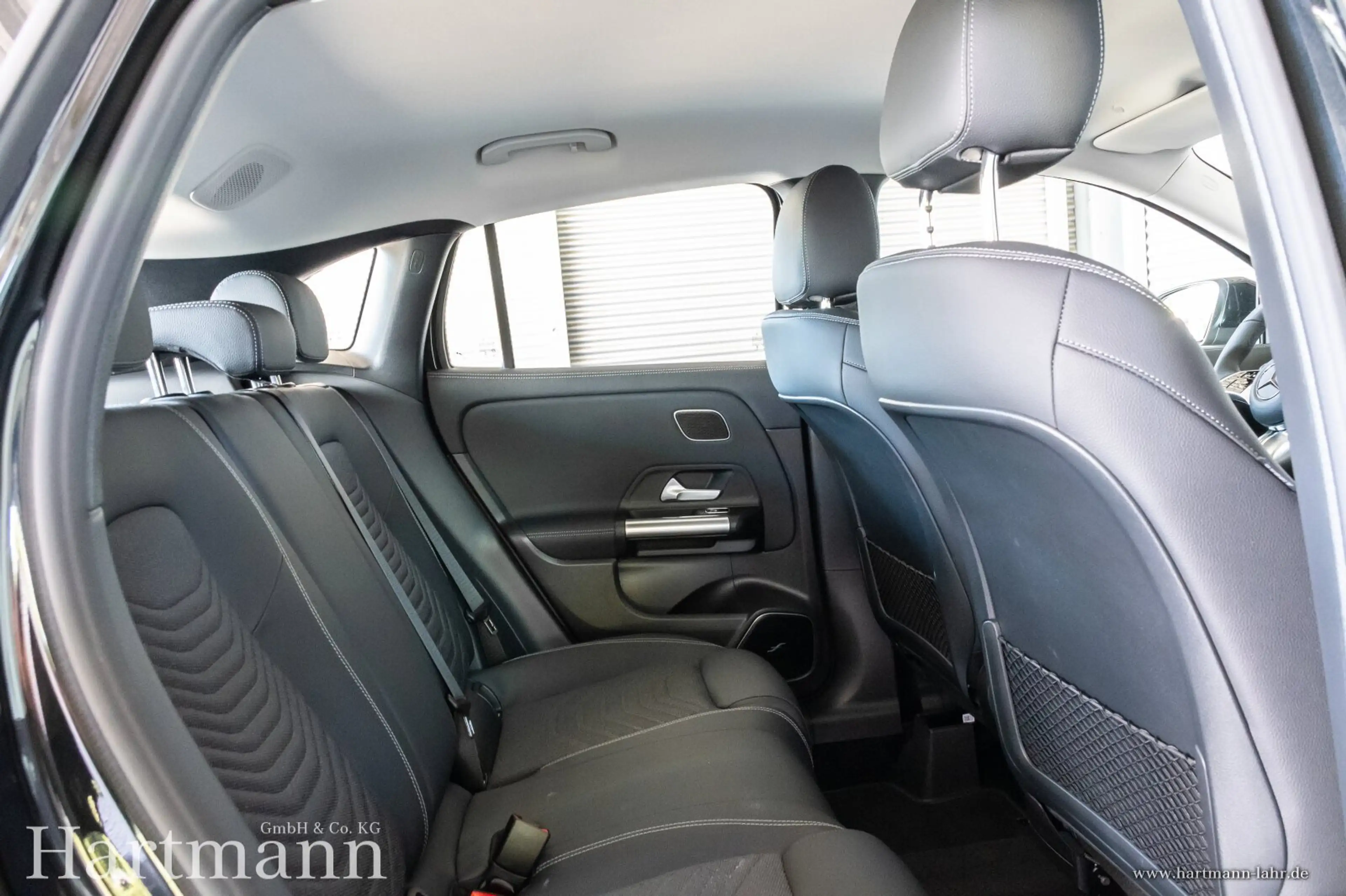 Mercedes-Benz GLA 220 GLA 220 4MATIC Progressive Advanced Burmester LED — photo 12