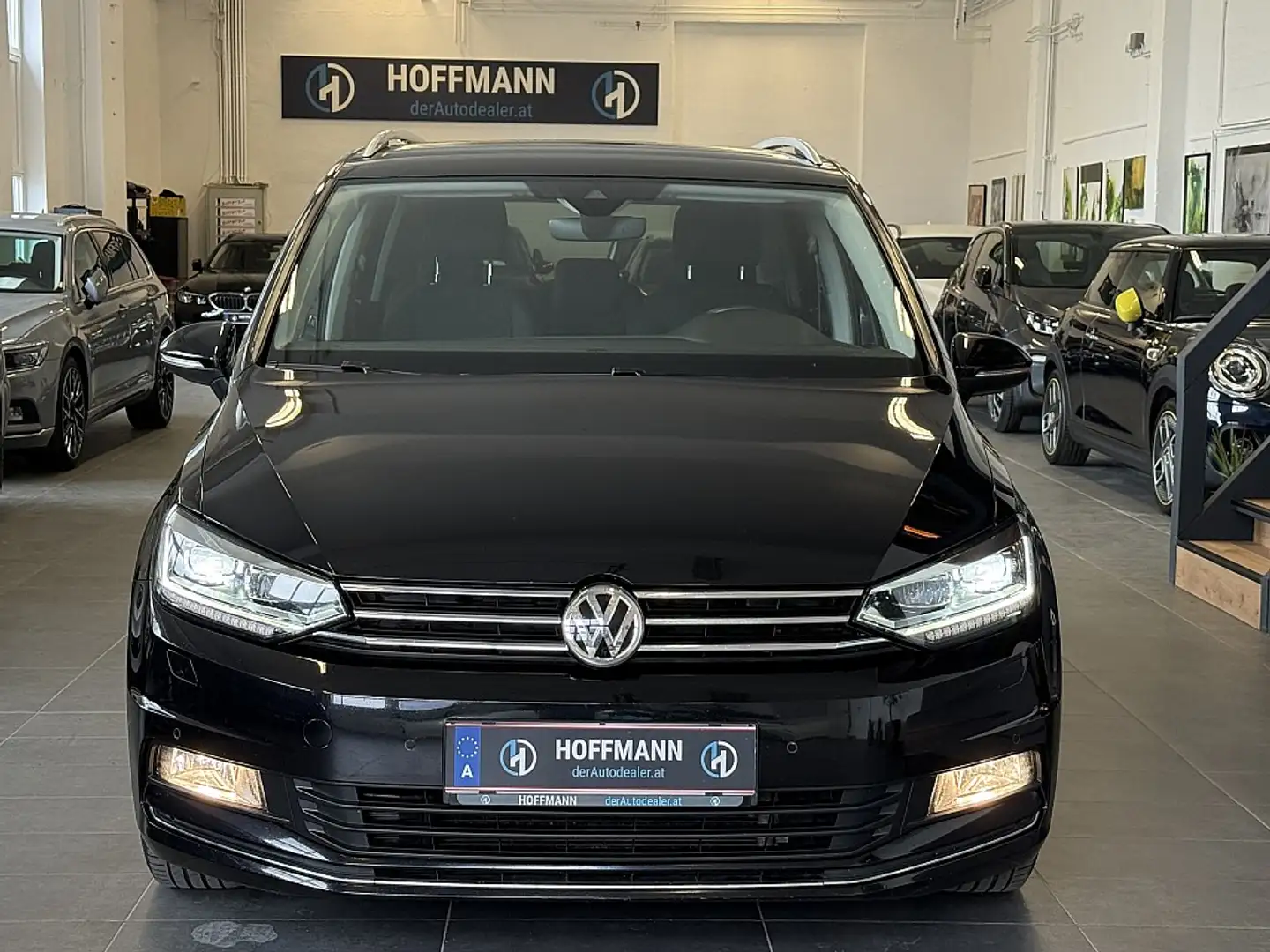 Volkswagen Touran Highline 2,0 SCR TDI DSG, ACC,Xenon,Navi,AHK Schwarz - 2