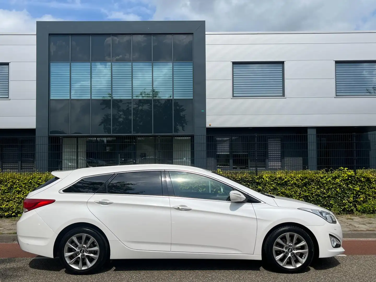 Hyundai i40 Wagon 2.0 GDI Essence Automaat Climate/Cruise cont Wit - 2