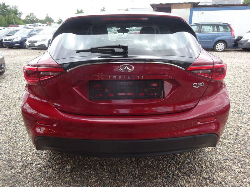 Infiniti Q30 1.5d FWD City Black — photo 5