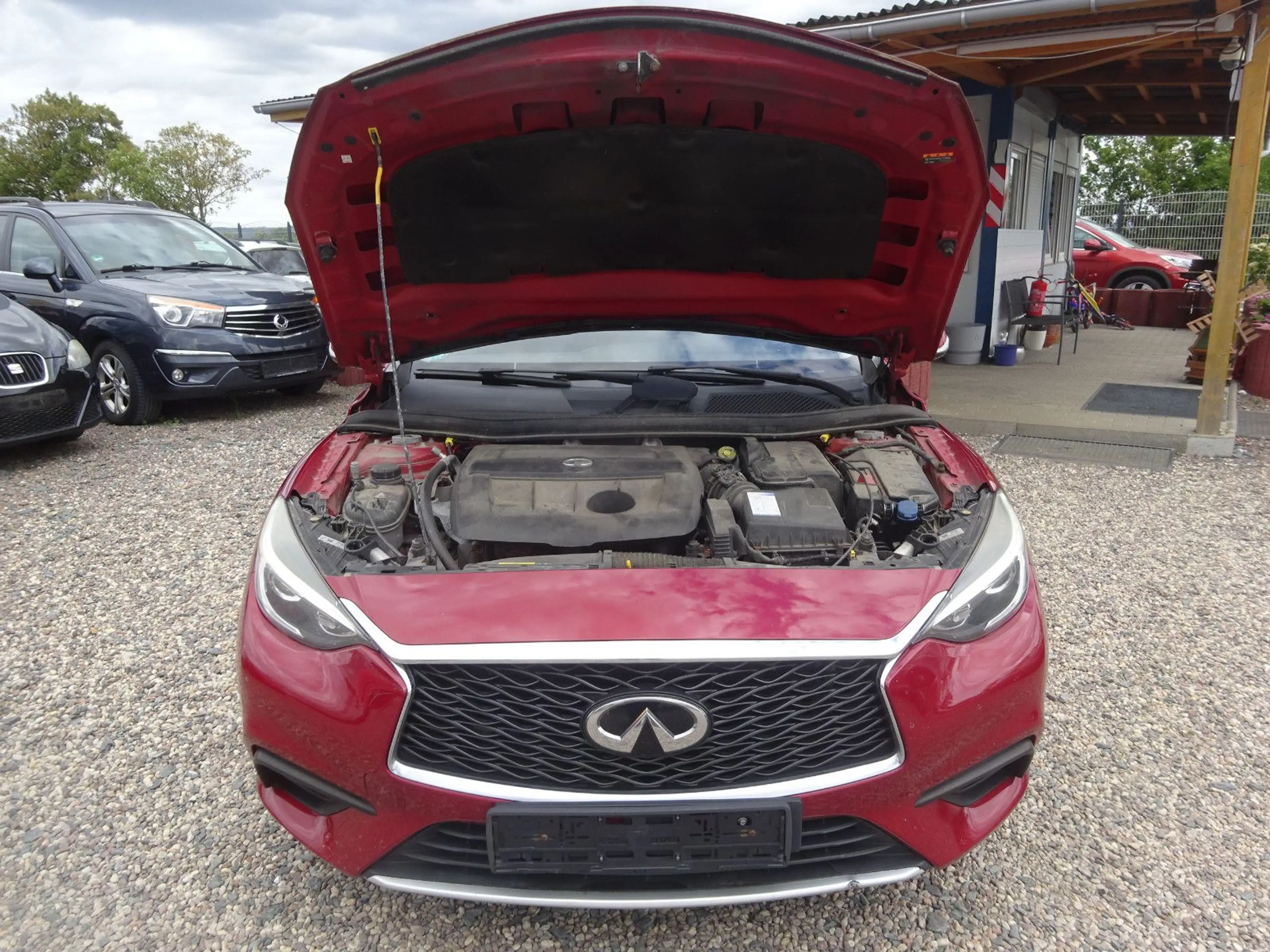 Infiniti Q30 1.5d FWD City Black — photo 14
