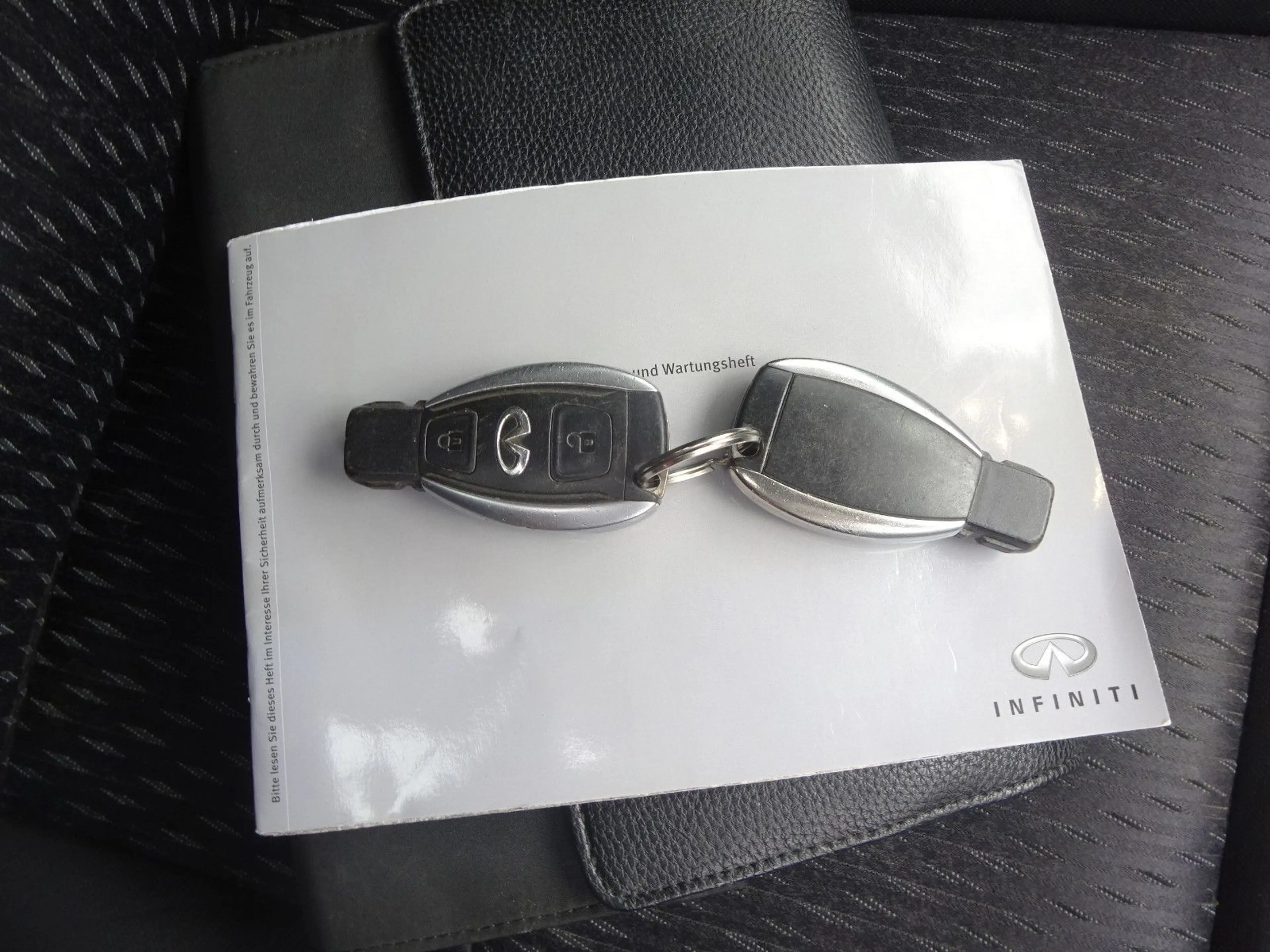 Infiniti Q30 1.5d FWD City Black — photo 13