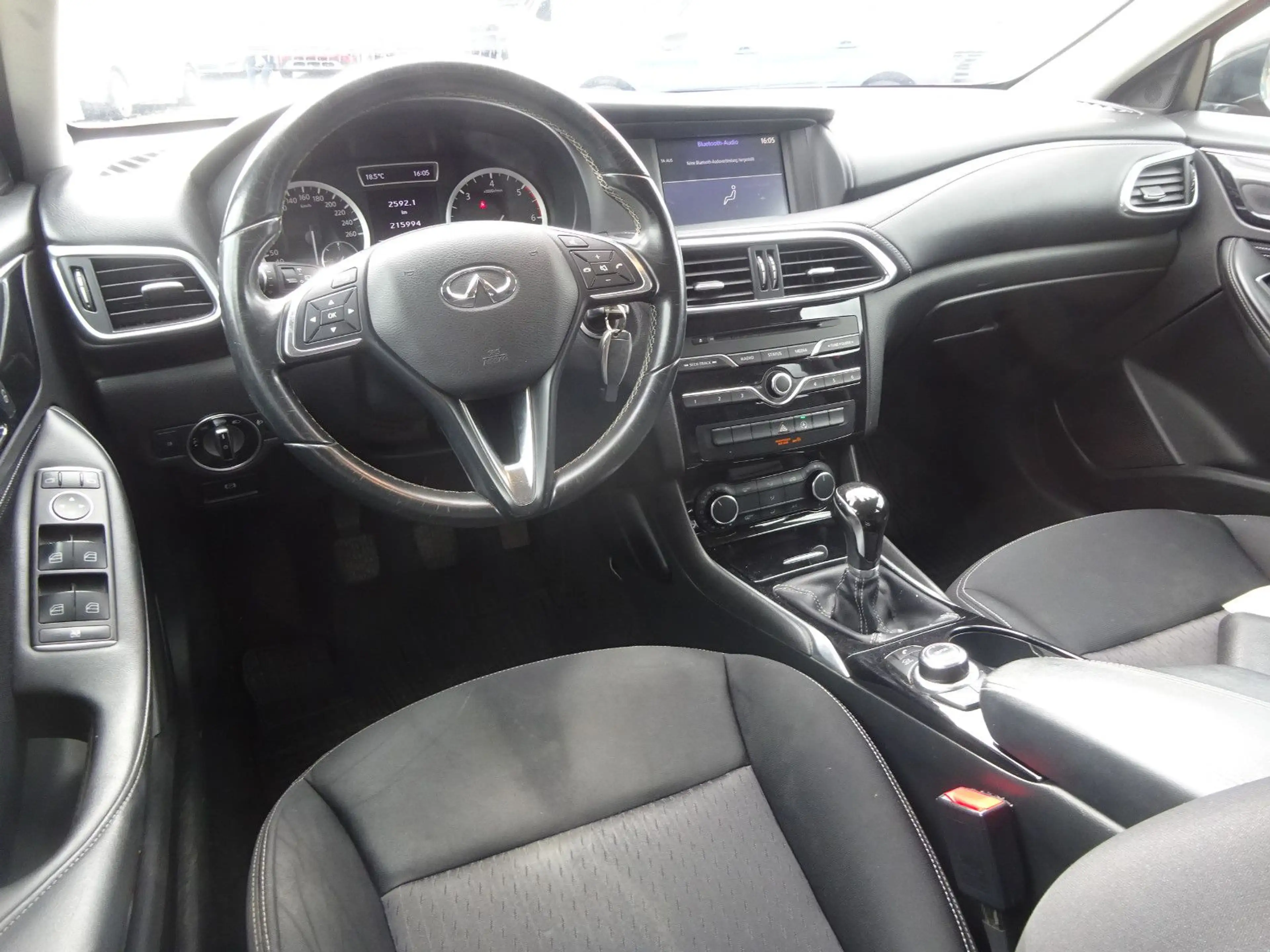 Infiniti Q30 1.5d FWD City Black — photo 9