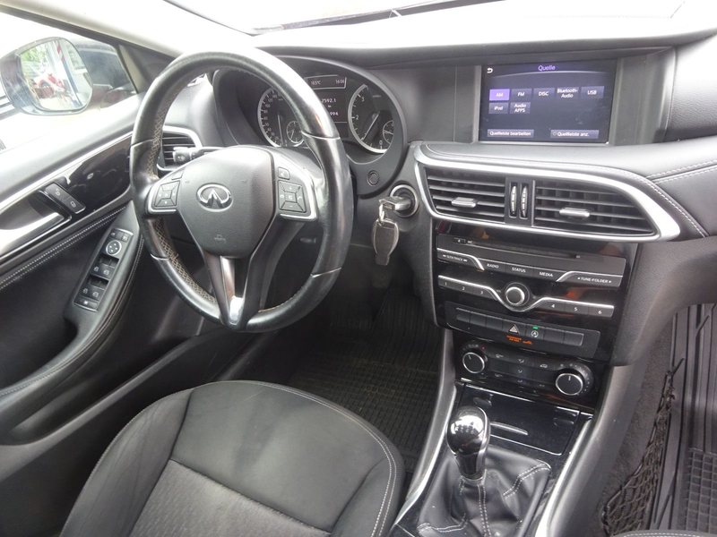 Infiniti Q30 1.5d FWD City Black — photo 12