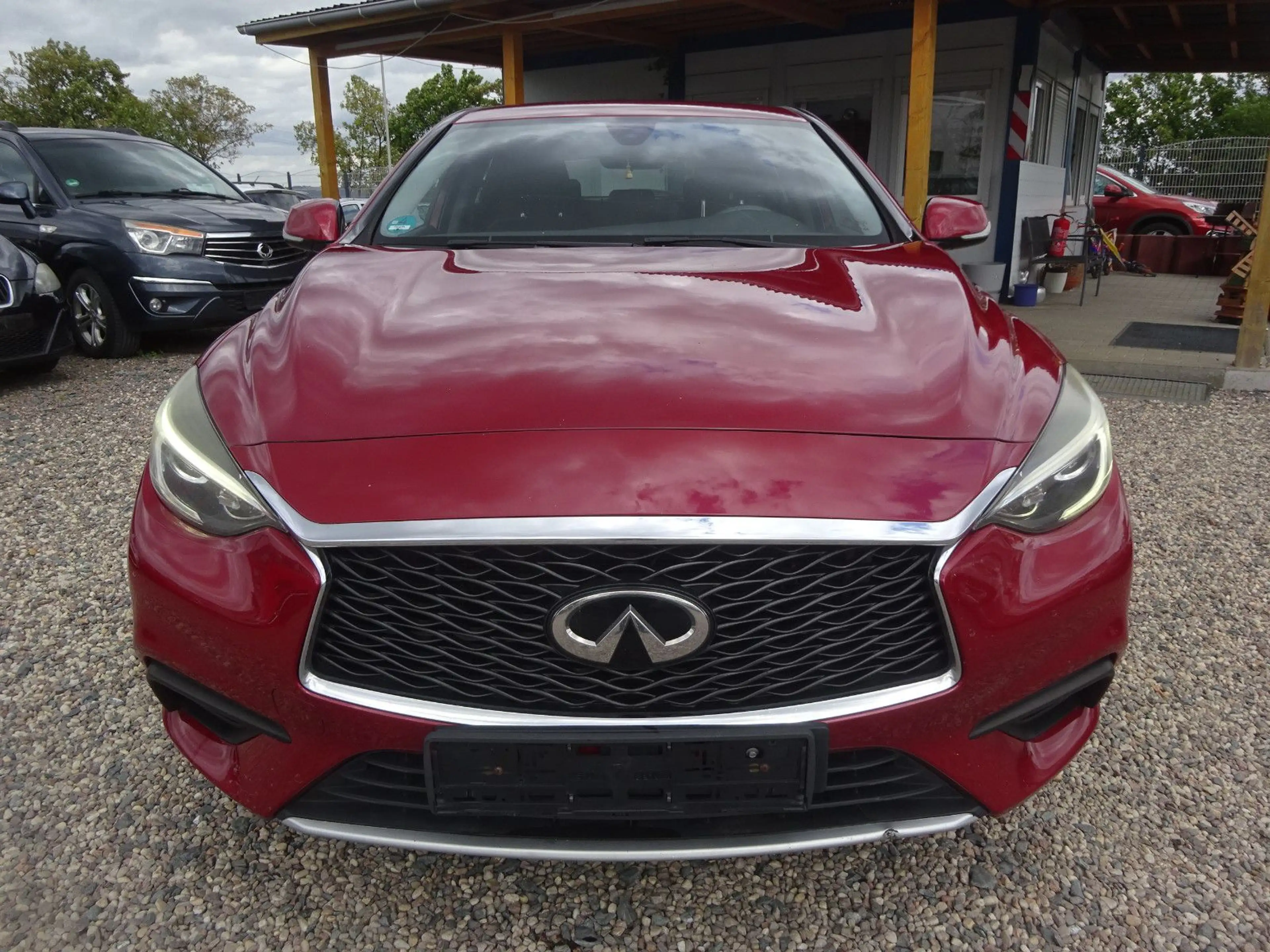 Infiniti Q30 1.5d FWD City Black — photo 2