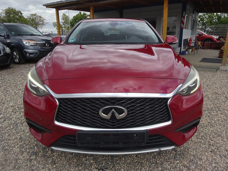 Infiniti Q30 1.5d FWD City Black — photo 2