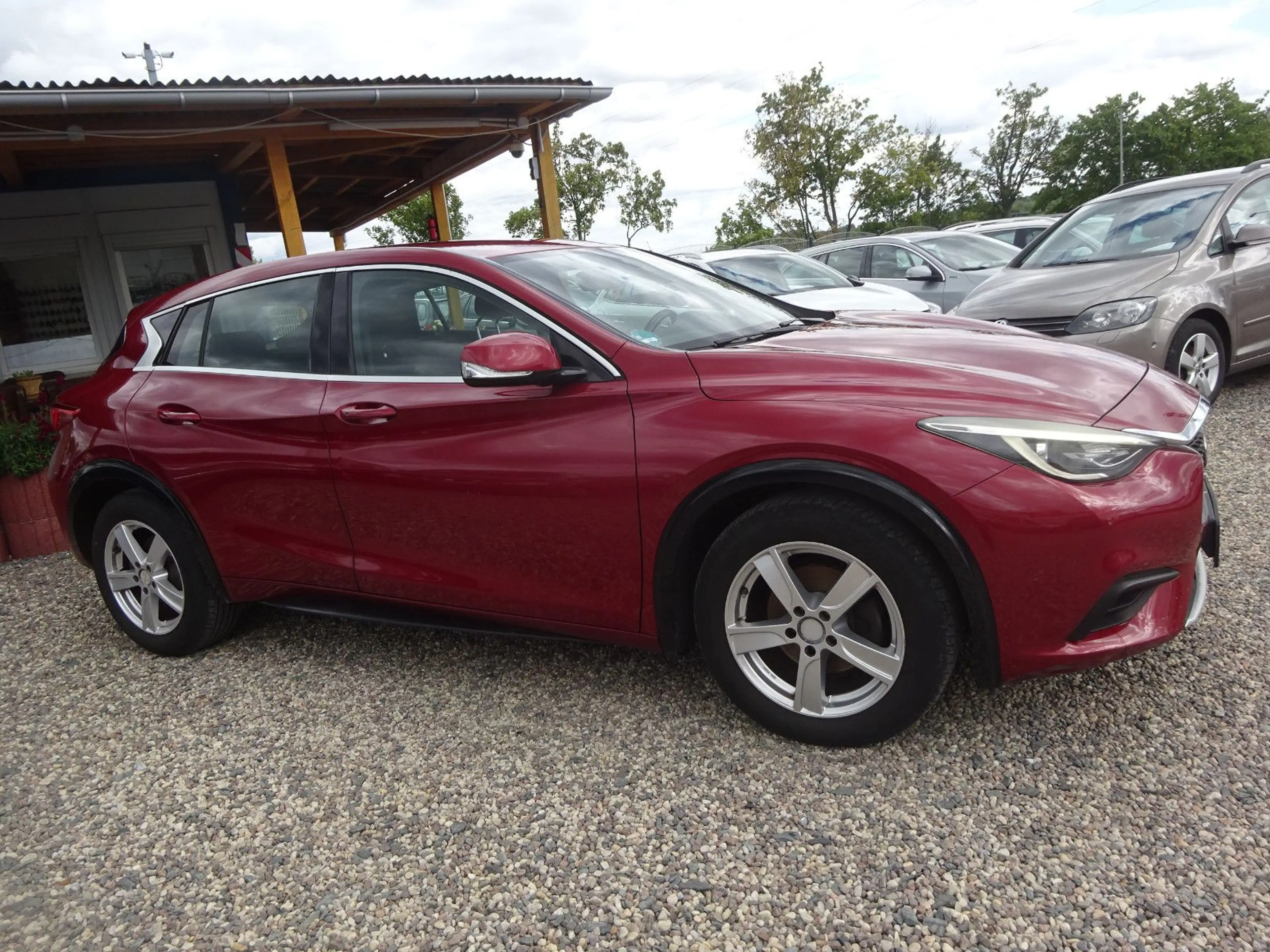 Infiniti Q30 1.5d FWD City Black — photo 3