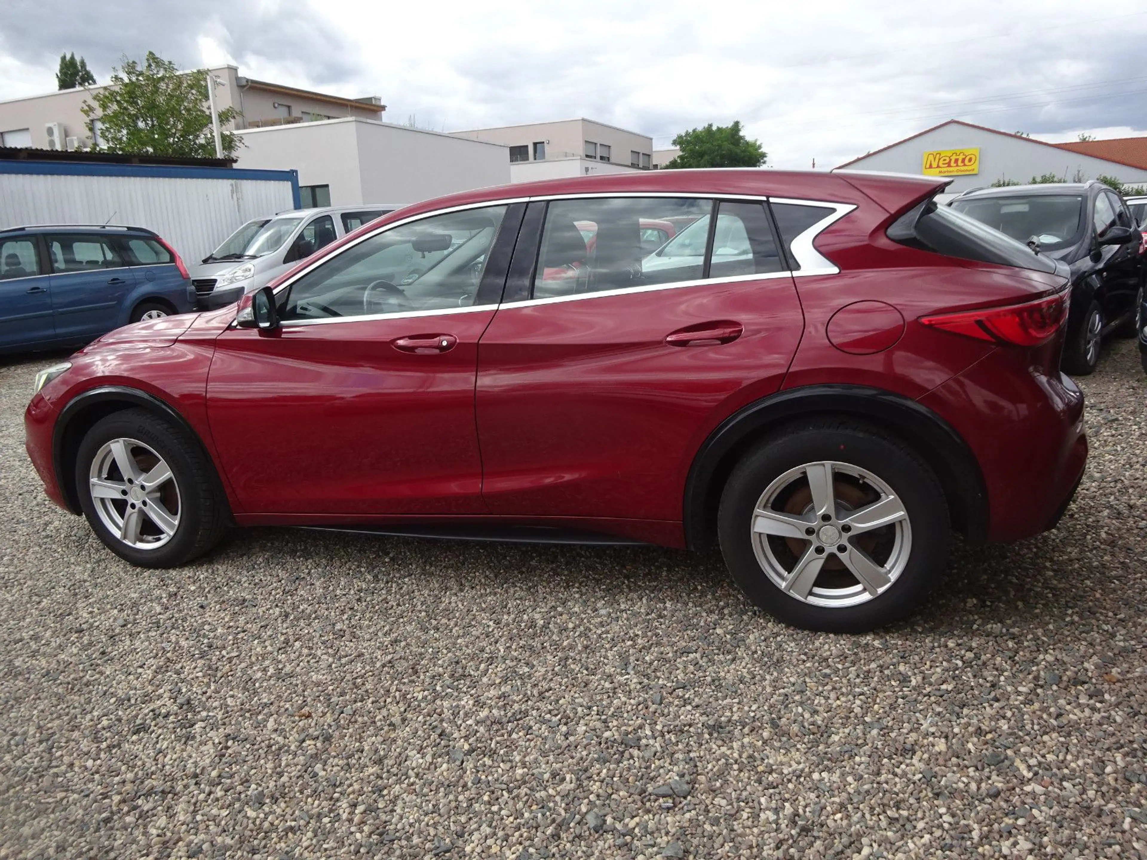 Infiniti Q30 1.5d FWD City Black — photo 6