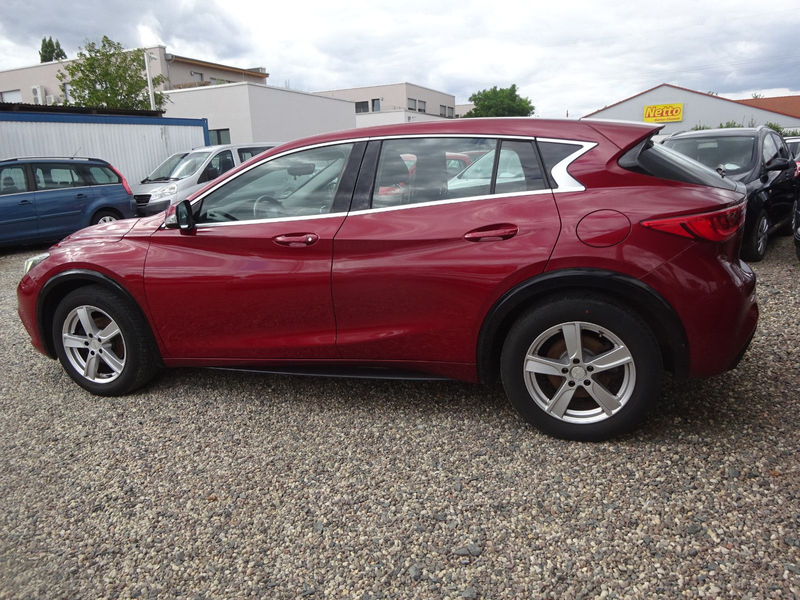Infiniti Q30 1.5d FWD City Black — photo 6