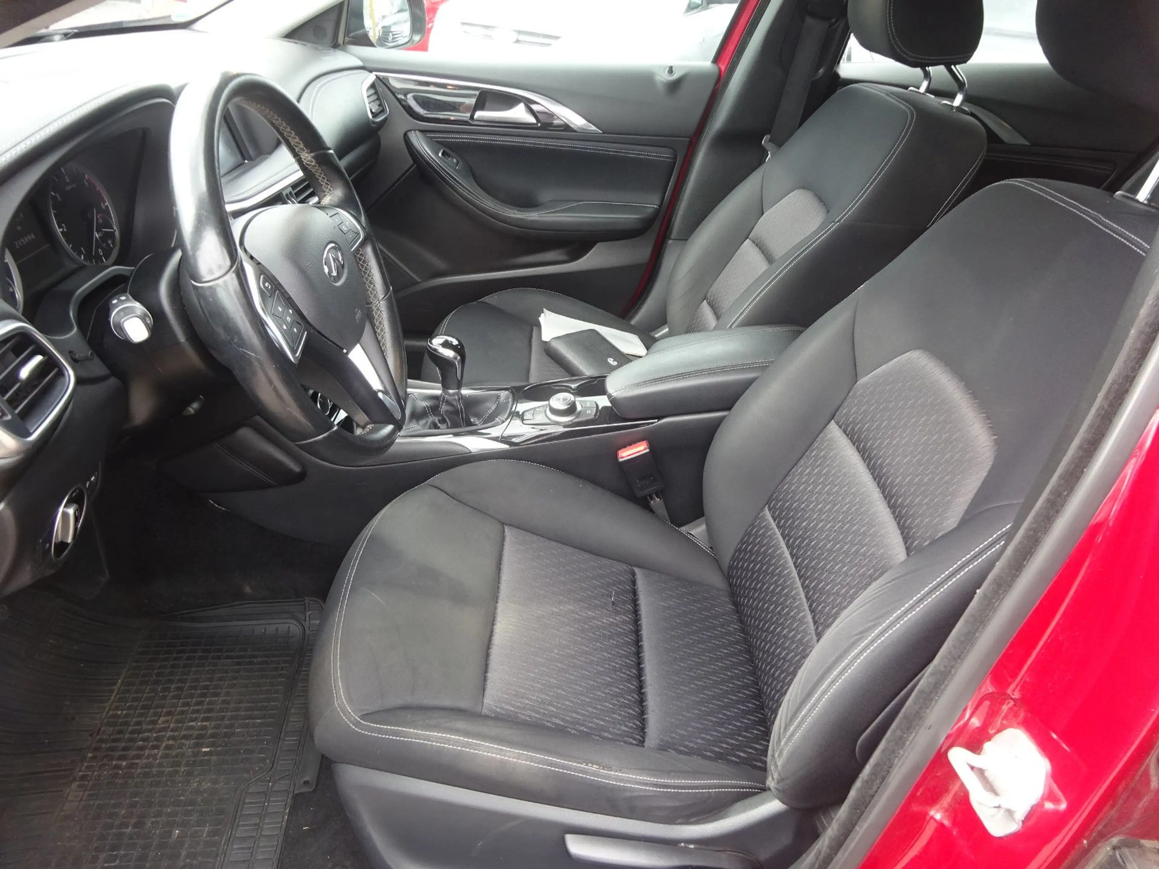 Infiniti Q30 1.5d FWD City Black — photo 7