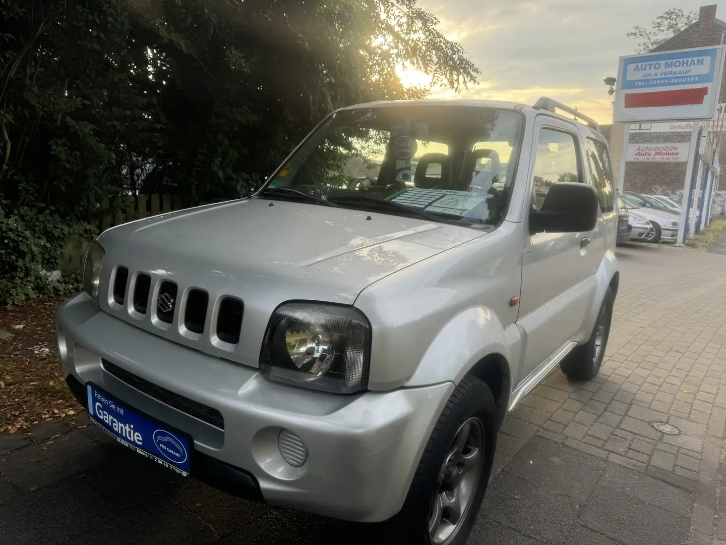 Suzuki Jimny Comfort,Klima, Scheckhefgepflegt. Plateado - 2