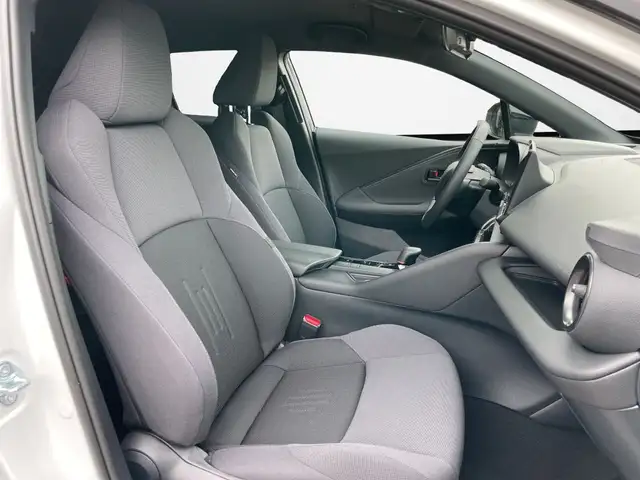 Toyota C-HR view 15