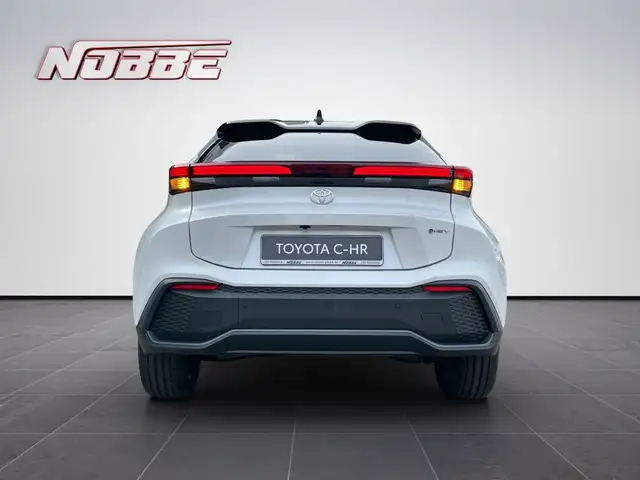 Toyota C-HR view 4