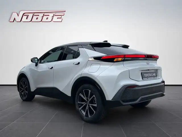 Toyota C-HR view 3
