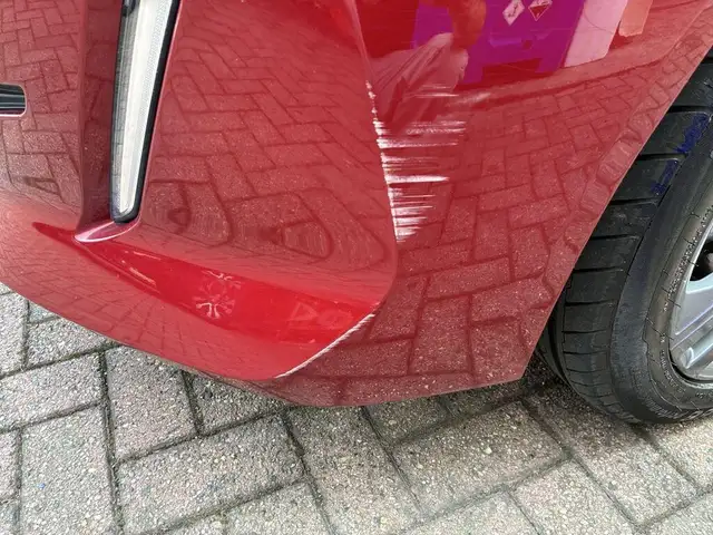 Peugeot 208 view 13